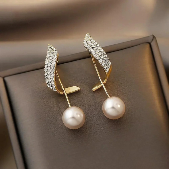 Chic Gold Drop Earrings with Pearls