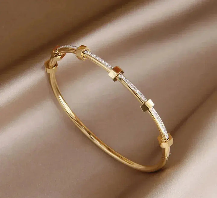 Chic and Elegant Shimmering Gold Bracelet